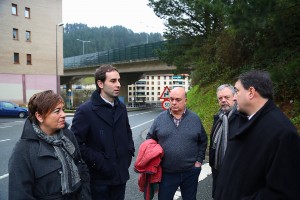  El Grupo vasco junto con el Alcalde de Ugao Miraballes Ekaitz Mentxaka