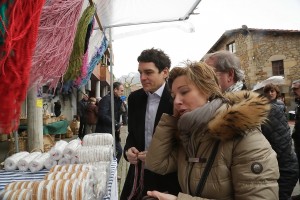 Itxaso Atutxa, Unai Rementeria eta Irene Pardo  Durangaldeako EAJ PNVren jendearekin Abadiñon