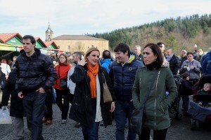 Itxaso Atutxa, Unai Rementeria eta Irene Pardo  Durangaldeako EAJ PNVren jendearekin Abadiñon