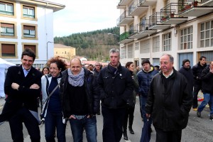 Itxaso Atutxa, Unai Rementeria eta Irene Pardo  Durangaldeako EAJ PNVren jendearekin Abadiñon