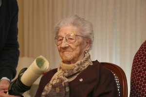 Ortuzarrek eta Itxaso Atutxak Petra Uribe 105 urterekin alderdikiderik urtetsuena dena zoriondu dute