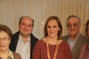 Ortuzarrek eta Itxaso Atutxak Petra Uribe 105 urterekin alderdikiderik urtetsuena dena zoriondu dute