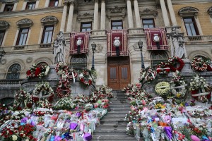 Miles de bilbaínos dan su último 'agur' a Iñaki Azkuna, el 'mejor alcalde del mundo'