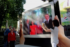 EAJ-PNV presenta un “folleto mágico” para la campaña de las Elecciones Europeas