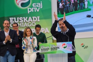 Izaskun Bilbao, Iñigo Urkullu, Andoni Ortuzar en el mitin de Barakaldo