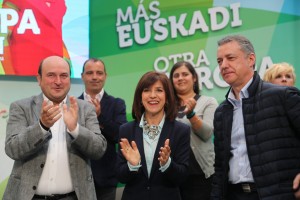 Izaskun Bilbao, Iñigo Urkullu, Andoni Ortuzar en el mitin de Eibar