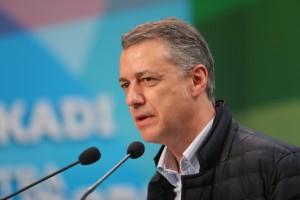 Izaskun Bilbao, Iñigo Urkullu, Andoni Ortuzar en el mitin de Eibar