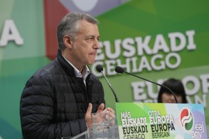 Izaskun Bilbao, Iñigo Urkullu, Andoni Ortuzar en el mitin de Eibar