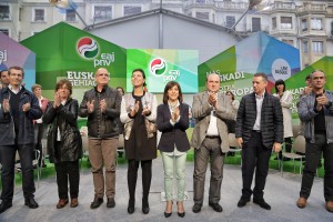 Izaskun Bilbao, Iñigo Urkullu, Andoni Ortuzar en el mitin de Eibar