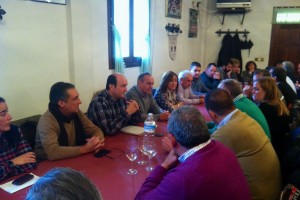 Andoni Ortuzar, con representantes institucionales y alderdikides de Rioja Alavesa.