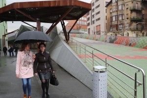 Amaia del Campo eta  Estefanía Beltrán de Heredia genero indarkeria aztertzeko tailerra