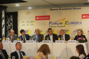 Los tres candidatos jeltzales a diputado general con Andoni Ortuzar en el Forum Nueva Economía