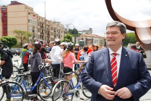 Juan Mari Aburto Monte Caramelon eta  Bilboko udal ondoan