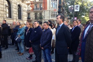Representantes de EAJ PNV en el minuto de silencio por las victimas de Paris