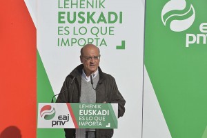Mitina Agurainen - Almudena Otaola, Mikel Legarda eta Andoni Ortuzar