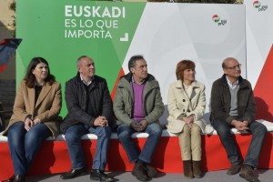 Mitina Agurainen - Almudena Otaola, Mikel Legarda eta Andoni Ortuzar
