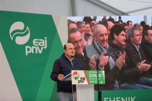 Mitin en Basauri - Aitor Esteban, Andoni Ortuzar