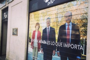 Mikel Legarda #DesdeDentro | Después del acto de campaña de la mañana, nos hemos acercado a Landaburu Etxea, la sede del Araba Buru Batzar en el corazón de Gasteiz.