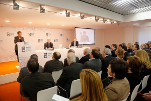 Uxue Barkos en la Fundación Sabino Arana