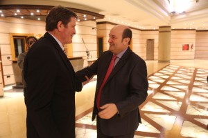 Andoni Ortuzar y John Garamendi