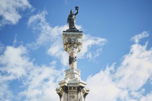 Foruen Monumentuaren aurrean irakurritako Aldarrikapena