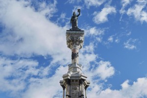 Manifiesto ante el monumento a los Fueros