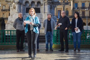 Manifiesto ante el Monumento a los Fueros