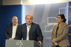 Reunión entre EAJ-PNV y Podemos sobre autogobierno en el Parlamento Vasco