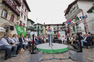 Acto en Hondarribia. Andoni Ortuzar, Maria Eugenia Iparragirre, Joseba Agirretxea (12-06-2016)
