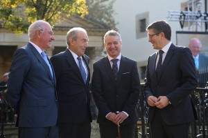 Urkullu con los lehendakaris Ardanza, Garaikoetxea y Lopez