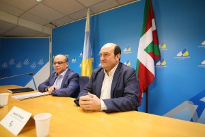 Reunión de los representantes de  EAJ-PNV  y Coalición Canaria 