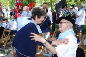 Homenaje a los gudaris, milicianos y mujeres de la Guerra Civil ante la escultura “Aterpe 1936 (La Huella)” de Artxanda