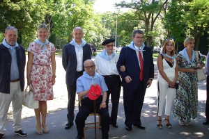 Homenaje a los gudaris, milicianos y mujeres de la Guerra Civil ante la escultura “Aterpe 1936 (La Huella)” de Artxanda