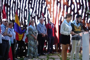 Homenaje a los gudaris, milicianos y mujeres de la Guerra Civil ante la escultura “Aterpe 1936 (La Huella)” de Artxanda