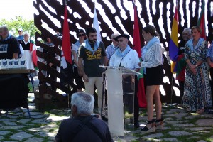 Homenaje a los gudaris, milicianos y mujeres de la Guerra Civil ante la escultura “Aterpe 1936 (La Huella)” de Artxanda