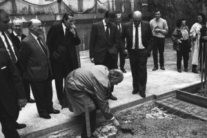 1991 La primera piedra se colocó el 13 de marzo de 1991 III