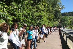 Cadena Humana organizada por Gure esku dago