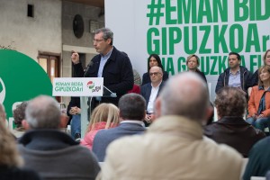 Joseba Egibar EAJ-PNVren GBBko presidentea, Markel Olano Gipuzkoako Ahaldun Nagusirako EAJ-PNVren hautagaia eta Deba-Urola eskualdetik Batzar Nagusietarako zerrendaburua, María Eugenia Arrizabalaga.