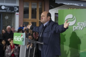 Mitin Gasteiz. Mikel Legarda, Almudena Otaola, Iñigo Urkullu, Andoni Ortuzar