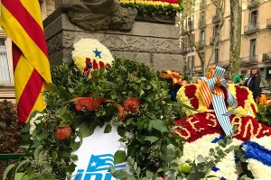 El presidente del Euzkadi Buru Batzar y el burukide Joseba Aurrekoetxea han asistido en Barcelona a la ofrenda floral a Rafael Casanova en representación de EAJ-PNV y en compañía del PDeCAT