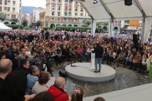 Mitin Barakaldo. Andoni Ortuzar, Iñigo Urkullu, Aitor Esteban, Josune Gorospe, Amaia Del Campo 