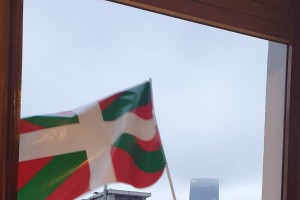 Aberri Eguna 2020 Lortuko dugu - Euskadi Aurrera - Ikurriña Etxean