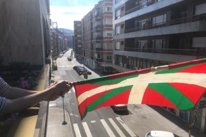 Aberri Eguna 2020 Lortuko dugu - Euskadi Aurrera - Ikurriña Etxean