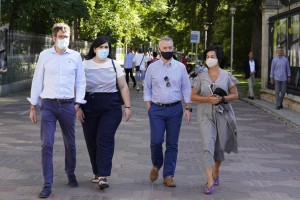 Paseo por Vitoria Gasteiz. Jone Berriozabal, Gorka Urtaran, Iñigo Urkullu.