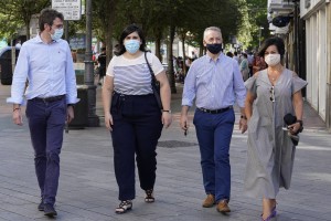 Paseo por Vitoria Gasteiz. Jone Berriozabal, Gorka Urtaran, Iñigo Urkullu.