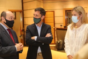 Andoni Ortuzar, Mireia Zarate y Joseba Aurrekoetxea han recibido a una representación de El Pi 