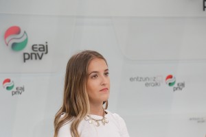Mireia Zarate eta Beatriz Berlanga 2022ko Alderdi Egunaren aurkezten ekitaldian