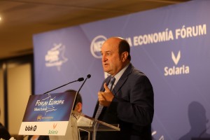 M-28 Forum Nueva Economía. Juan Mari Aburto, Beatriz Artolazabal, Eneko Goia