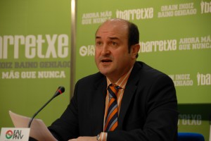 Andoni Ortuzar en Sabin Etxea