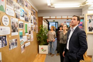 Imanol Pradales inaugura en Donostia un punto de encuentro electoral